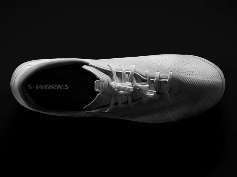 クラシカルに最先端”シューレース仕様の「S-Works Torch Lace」が登場