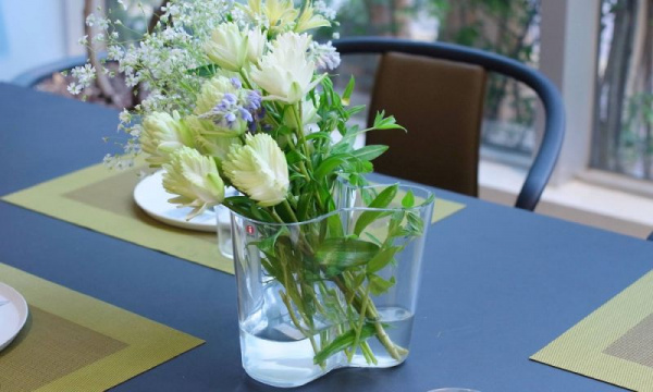 アアルト フラワーベース160mm / クリアiittala（イッタラ） | 公式