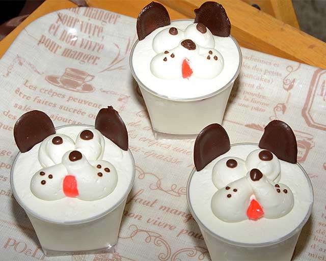 おいしい出合い：「グランシェフ」秋田犬の顔カップケーキ 店主の