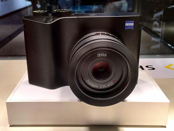 Here Are 5 Photos of the New 37.4MP Zeiss ZX1 Full-Frame Compact