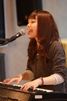 2010.5.13】情報広場ミニコンサート 吉田知代 PHOTO｜ニュース｜音楽を