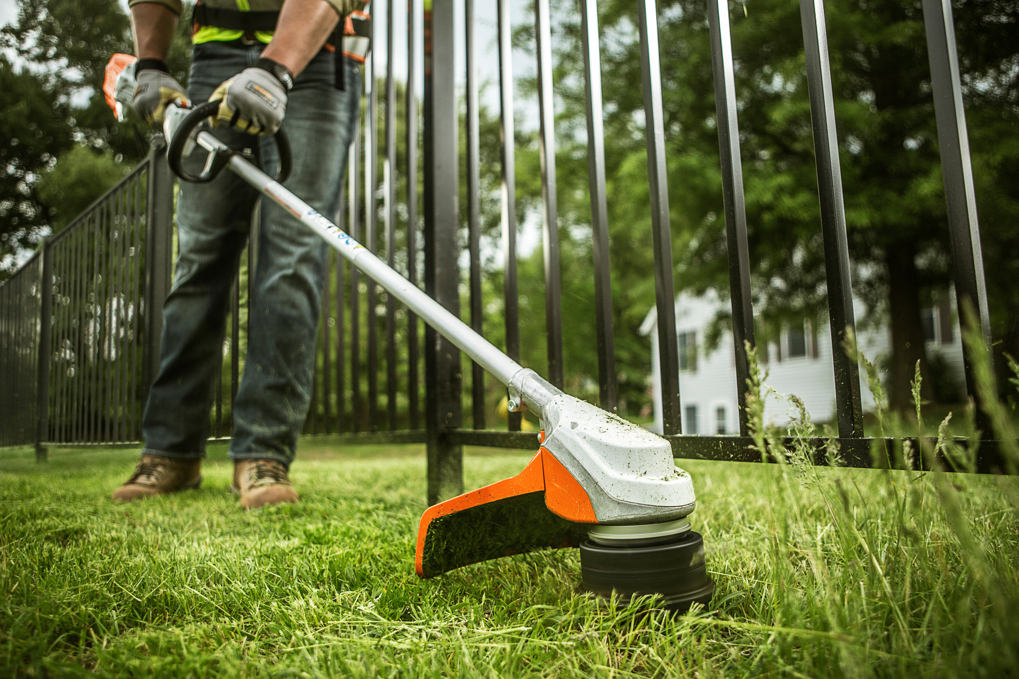 FSA 90 R バッテリー刈払機 ループハンドル | STIHL