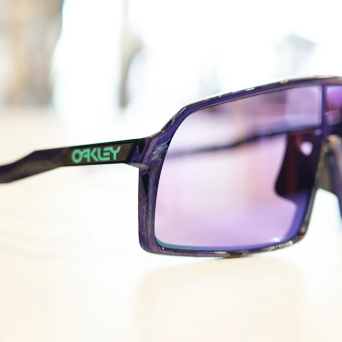 OAKLEY SUTROに限定カラー「SHIFT SPIN」コレクションが登場