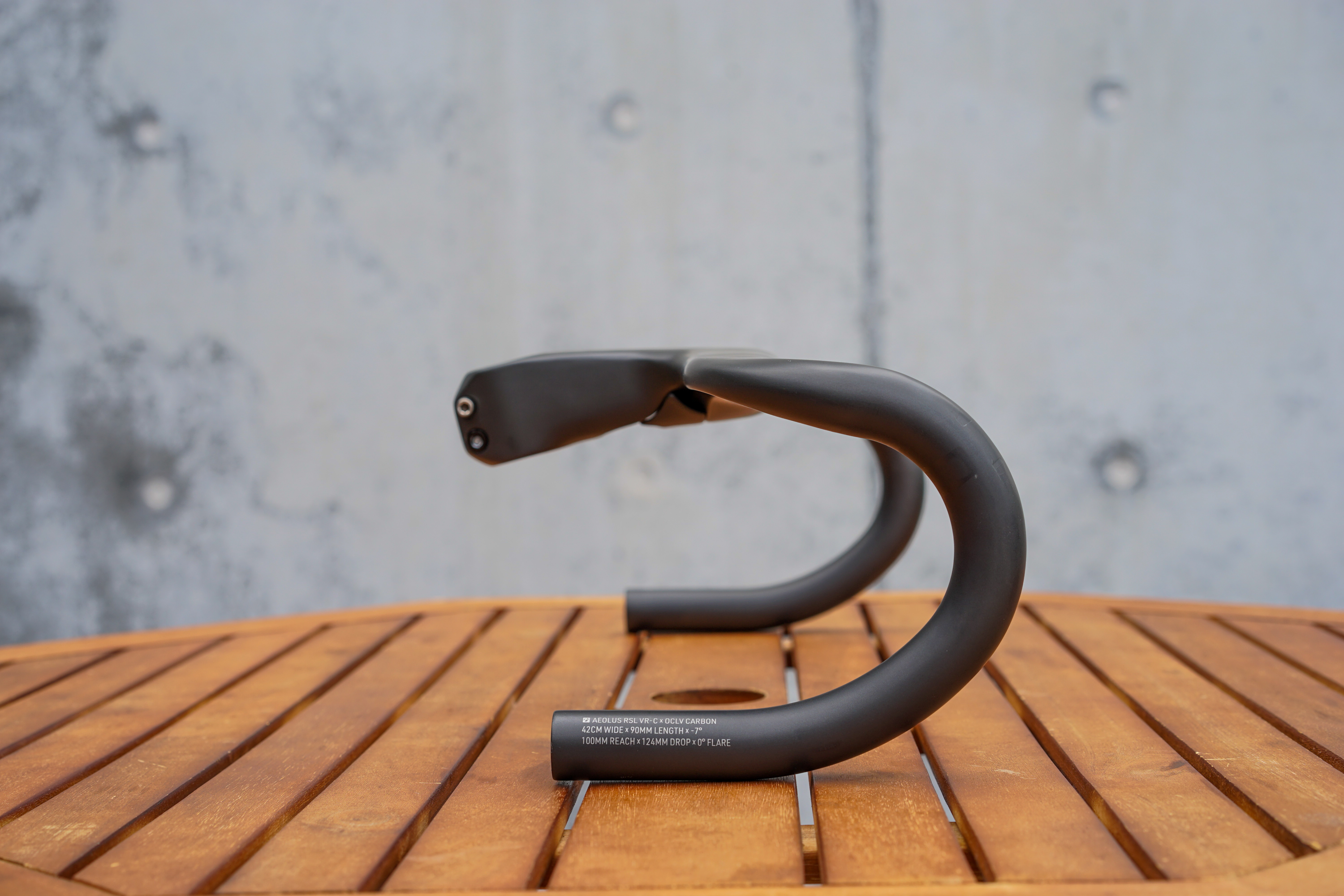 超軽量ながらエアロも追及したステム一体型ハンドル！BONTRAGER Aeolus