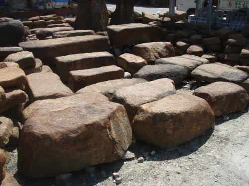 沓脱石 甲州鞍馬石の製品案内愛知県岡崎市の石灯篭・水鉢蹲など石材