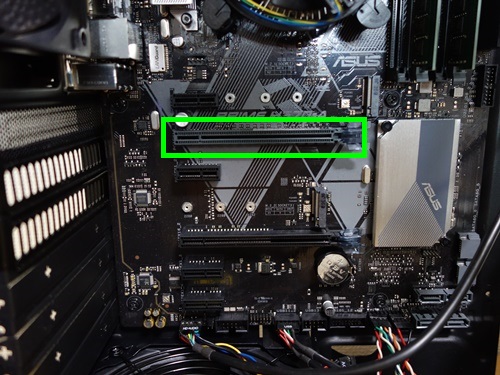 グラフィックボードの取り付け