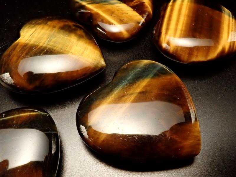 ☆タイガーアイ☆つやつやハート彫り☆金運の石☆ハート型タイガーアイ