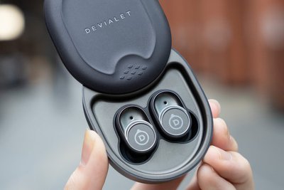 その音はイヤホンの枠を超える。本格的かつ上質、DEVIALETの完全