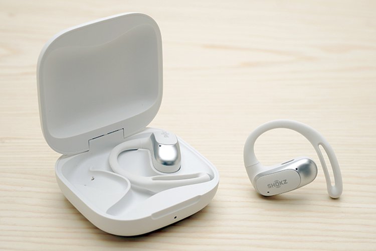 高まった装着感とリーズナブルな価格。Shokz「OpenFit Air」は“ながら