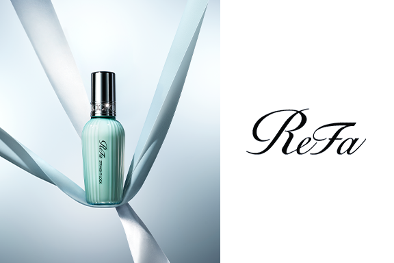 うねりを整え、まっすぐにロック。酸熱の力で仕上げるストレートヘア