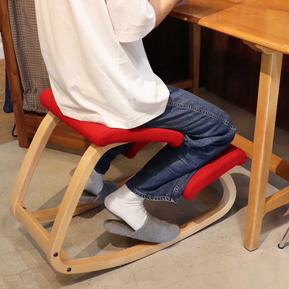 ヴァリエール / VARIER バリアブル / VARIABLE バランスチェア 赤