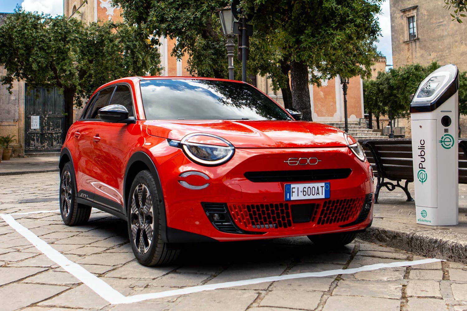 ステランティスが「フィアット600e」の情報を先行公開 イタリア発の