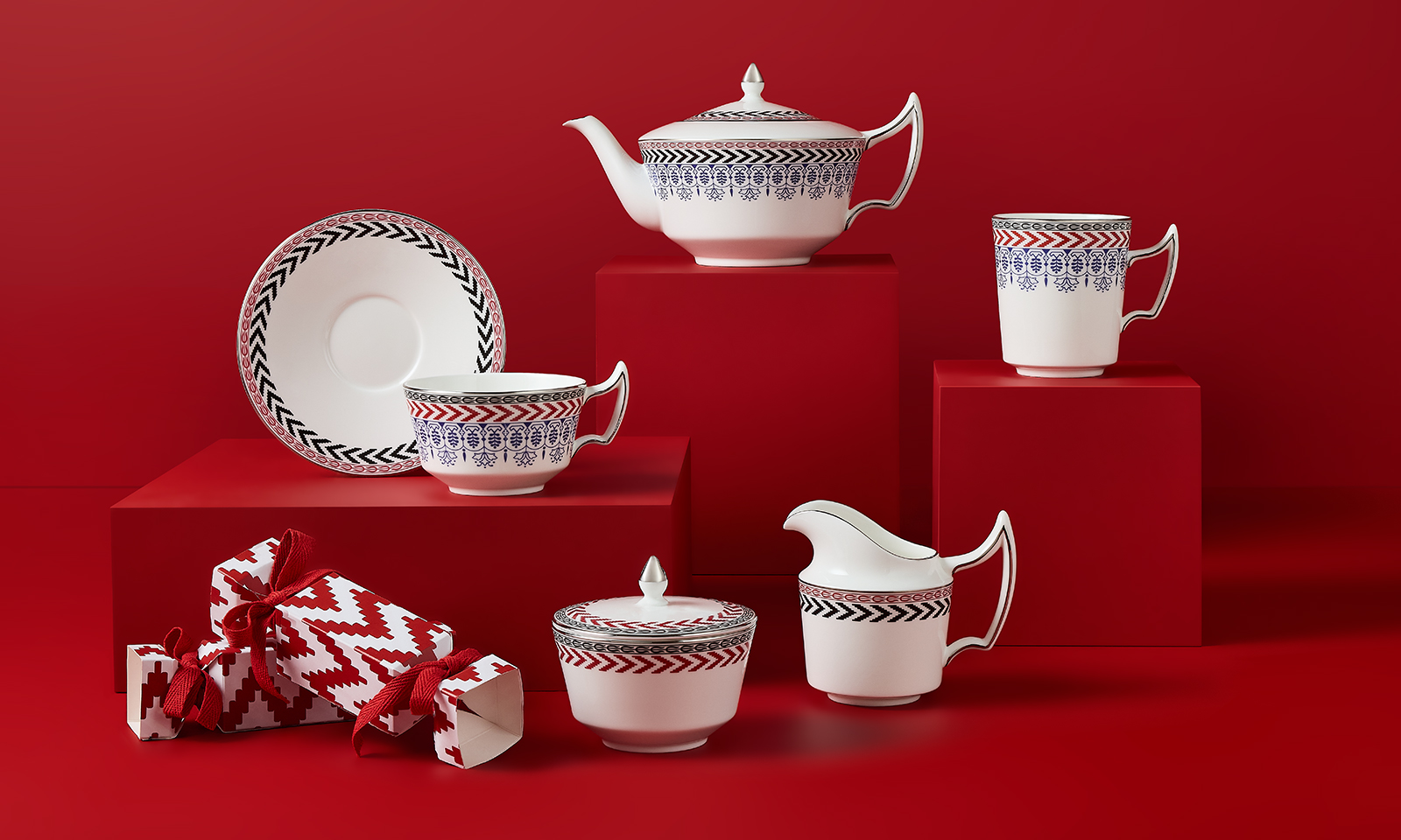 ウェッジウッド フェスティブ ケーキスタンド フェスティブ ケーキ