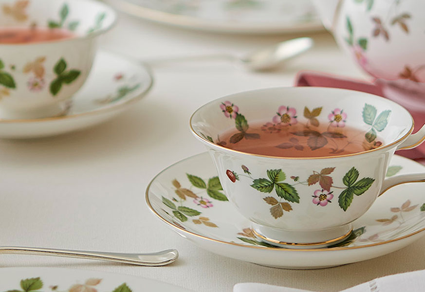 大好きな「ワイルド ストロベリー」をいつも傍らに|WEDGWOOD公式