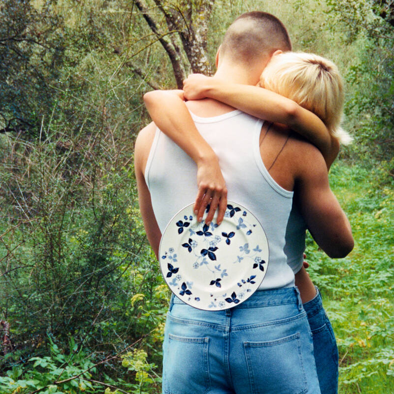 ストロベリー インクブルー プレート27cm|WEDGWOOD公式オンラインストア