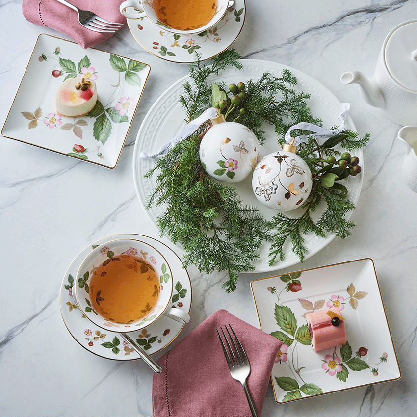 ワイルド ストロベリー スクエア トレイ|WEDGWOOD公式オンラインストア