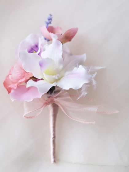 完成品ブーケ】ピンクの胡蝶蘭と春のお花たくさんクラッチブーケ