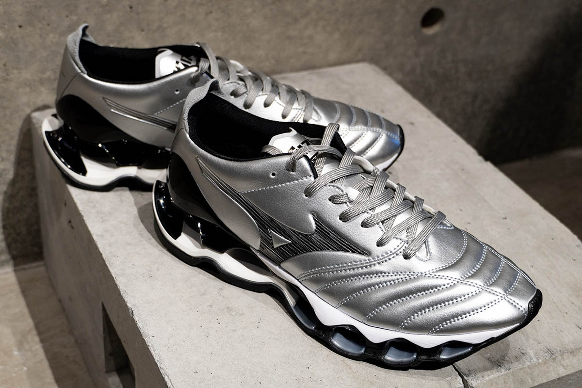 MIZUNO モレリアネオ4 限定シルバー mizuno モレリアネオ4 メンズ」の