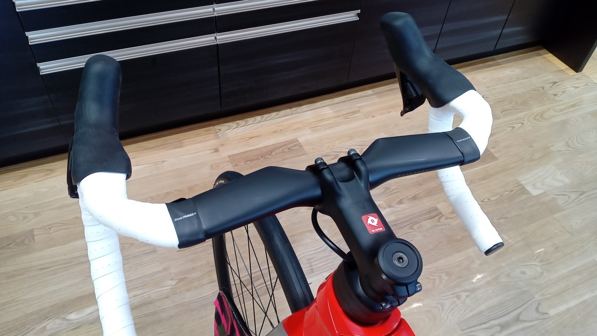 丸亀店】新発売のボントレガー RSL Aeroハンドルバーを装着してみた