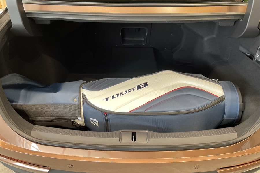 新型クラウンにゴルフバッグを積んでみた！ | トヨタの事ならトヨタ