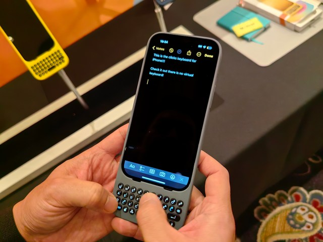 QWERTYキーボード搭載iPhoneケース「Clicks Creator Keyboard」をCES