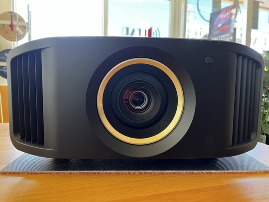 JVC DLA-V800R - 沖縄でオーディオ機器・ホームシアター等の販売・取付