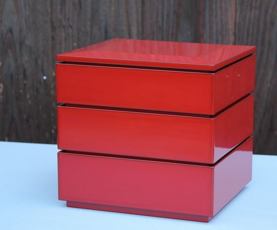 三段重箱（6寸×6.5寸）たまり朱 264,000円（税込） | 輪島塗の塗師屋