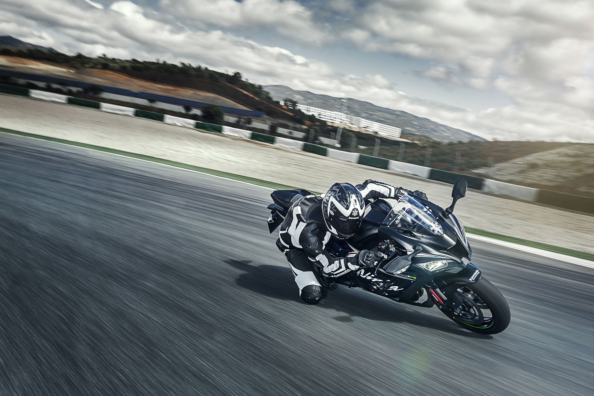 カワサキ・Ninja ZX-10Rの2016年モデルに、SBK・ウインターテスト