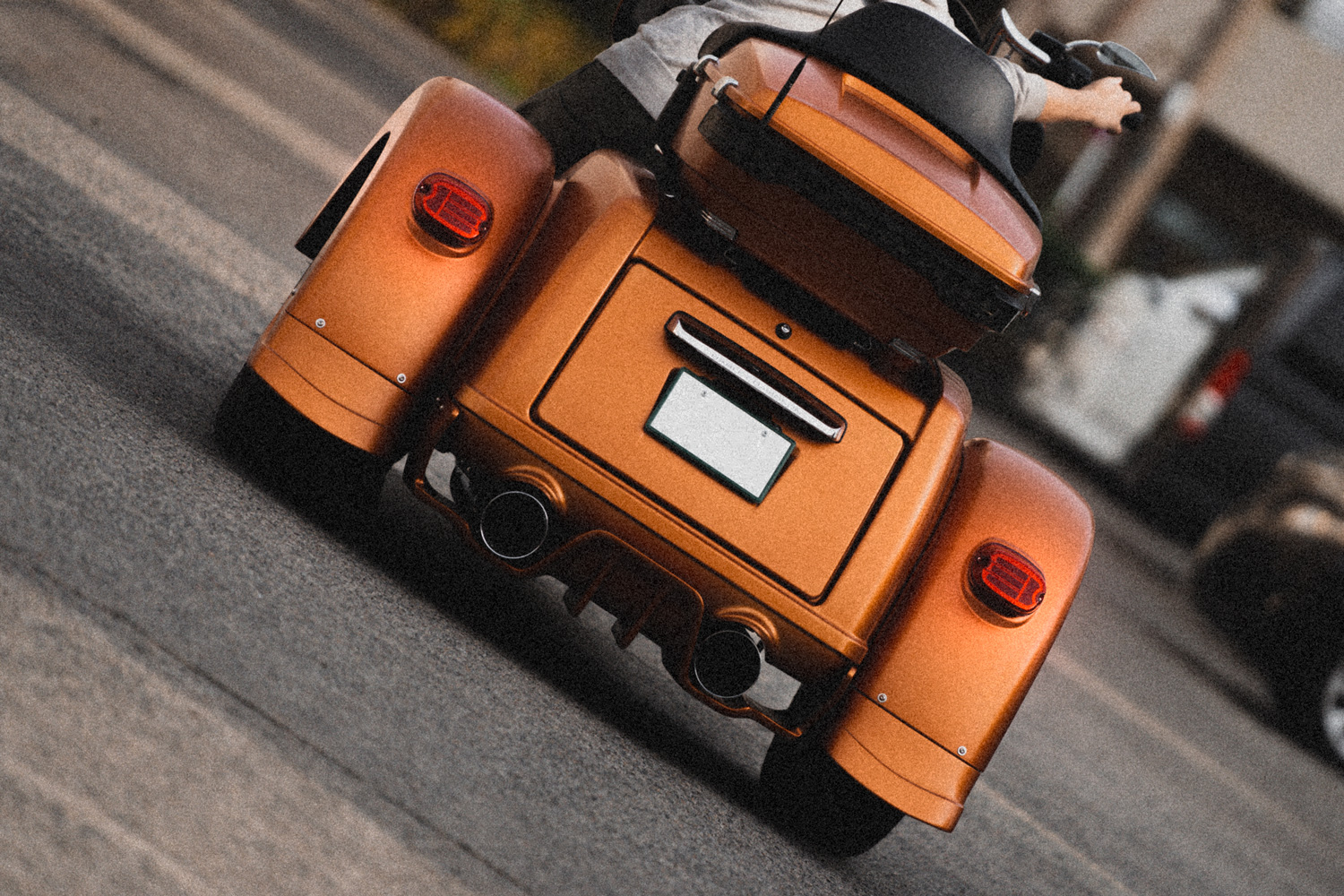 ハーレーダビッドソン】マットオレンジにフルラッピング!! | ザラップ