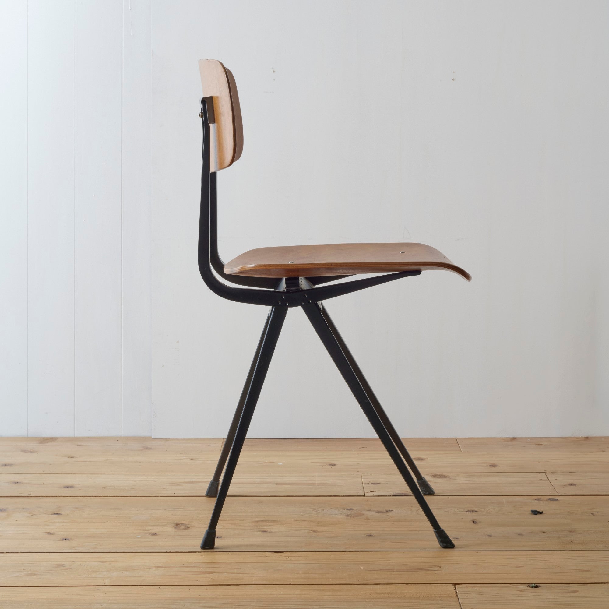 ヴィンテージ家具 | Result Chair (リザルト・チェア) | Ahrend社