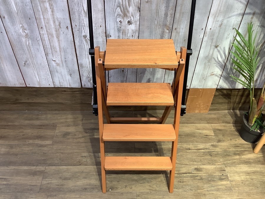 ARREDAMENTI】脚立が椅子に変身！イタリア製の折りたたみラダーチェア