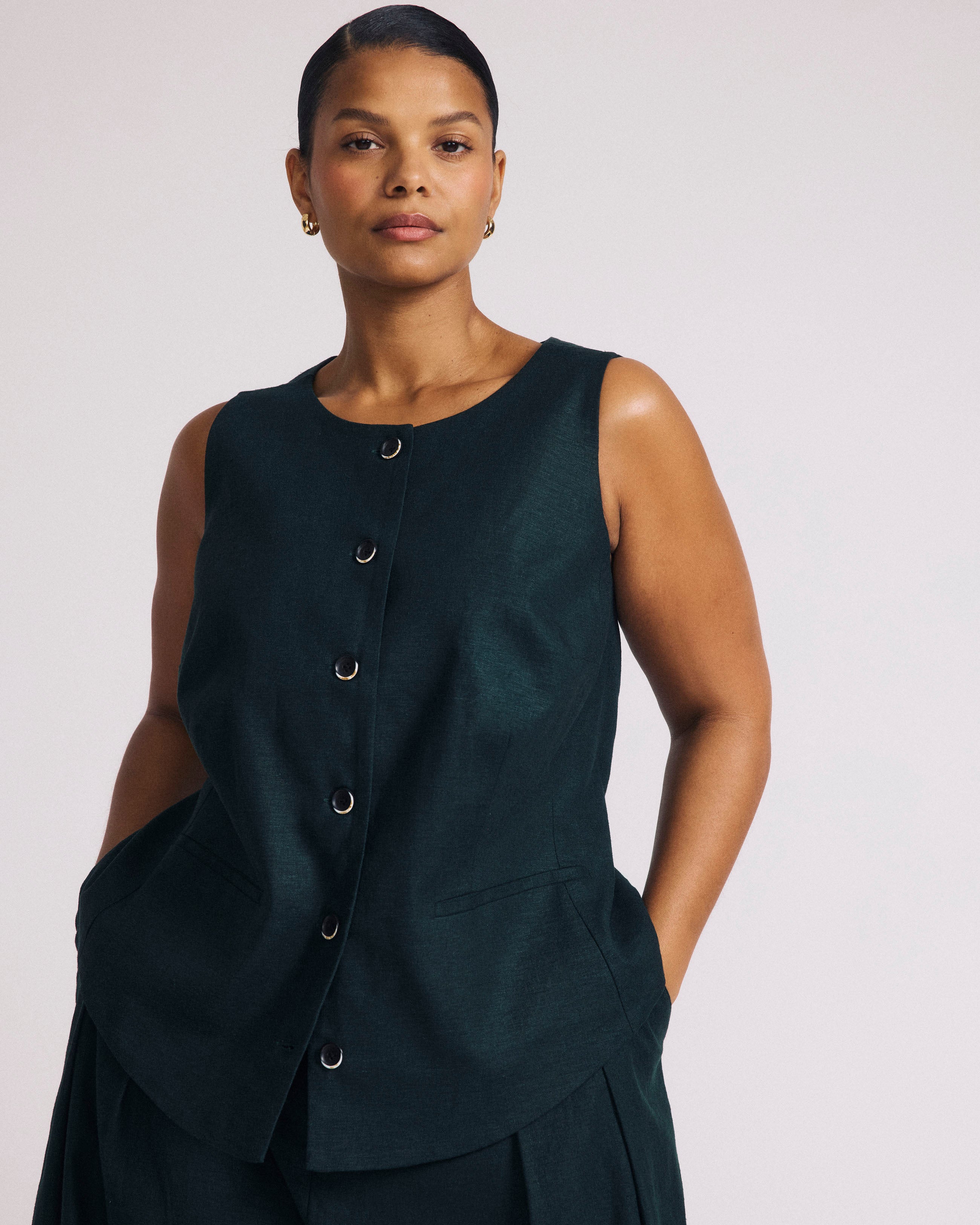 Tamsin Stretch Linen Vest - Forest Green – Universal Standard