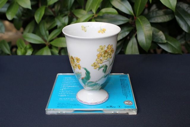 石川県白山市で作陶されている九谷焼作家平野由佳さんのフリーカップ台