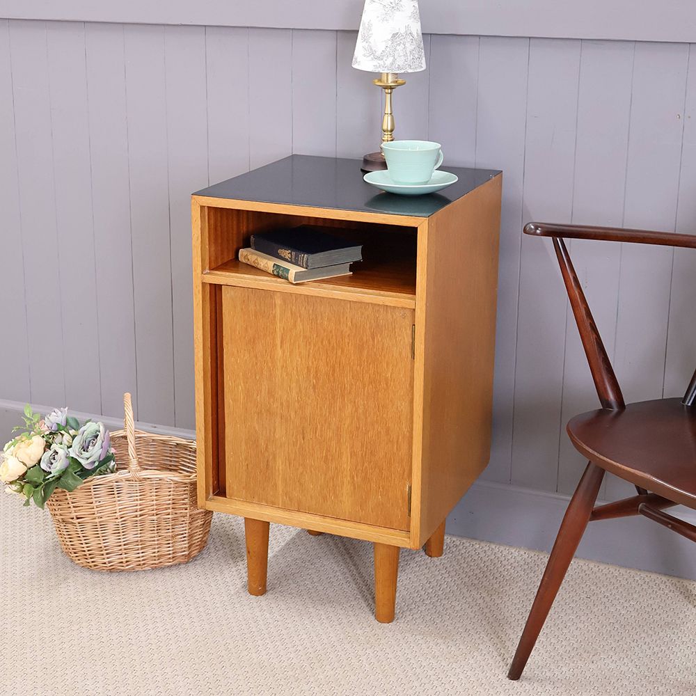 キャビネット – アンティーク家具と雑貨の店 ビクトリアンクラフト