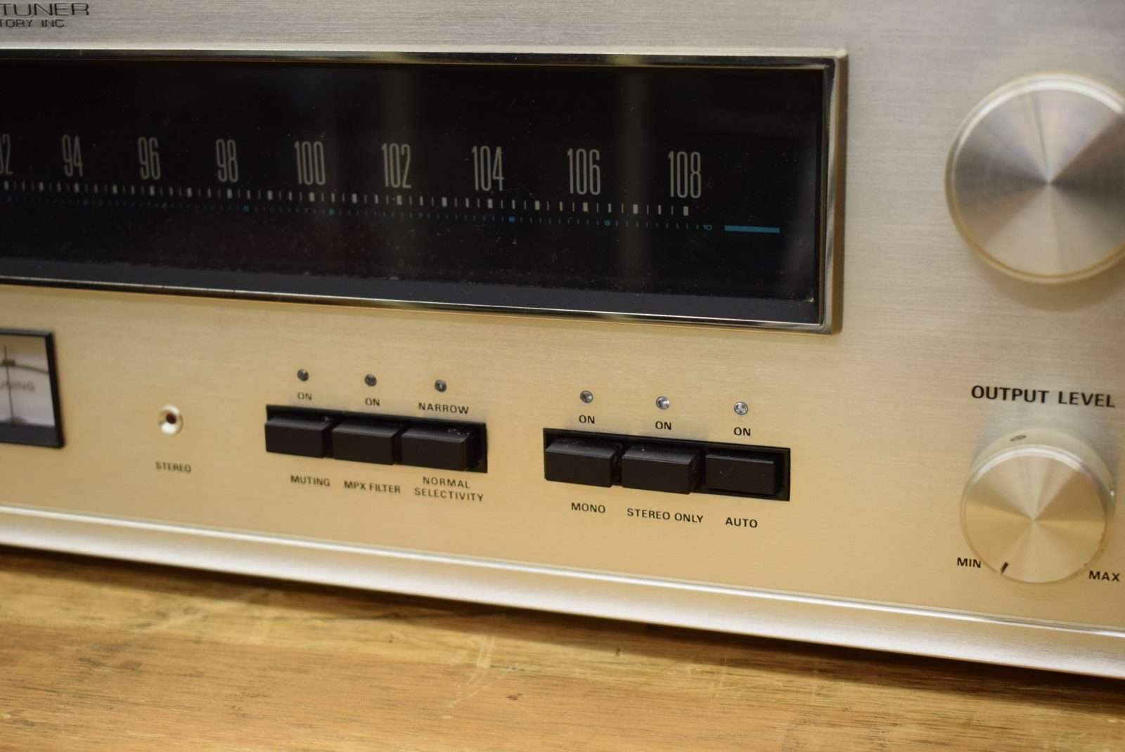 Accuphase Tuner - Model: T-101 | Vintage Audio Exchange