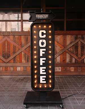 電飾看板 〜暗い場所でも輝く〜｜ヴィンテージ看板、アンティーク看板