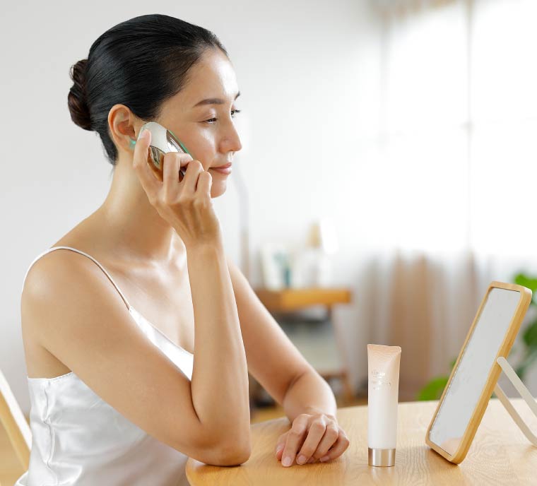 1回1分置くだけ。リフトケア特化型美顔器。 「リフトロジー