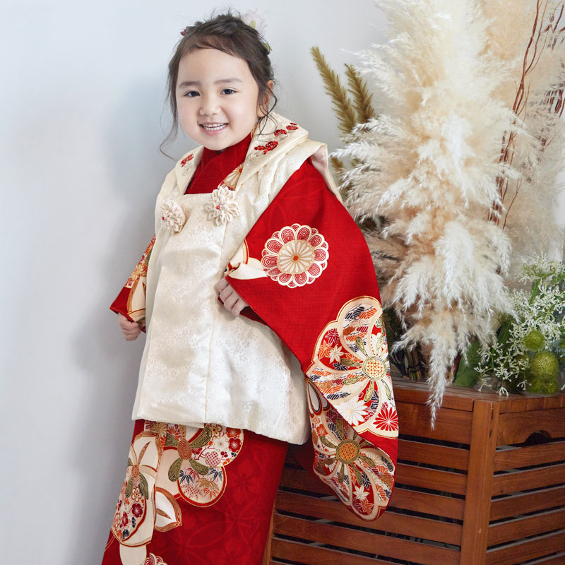 七五三被布 : 紅一点 K172 【三歳女児被布】【正絹】クリーム梅×赤梅