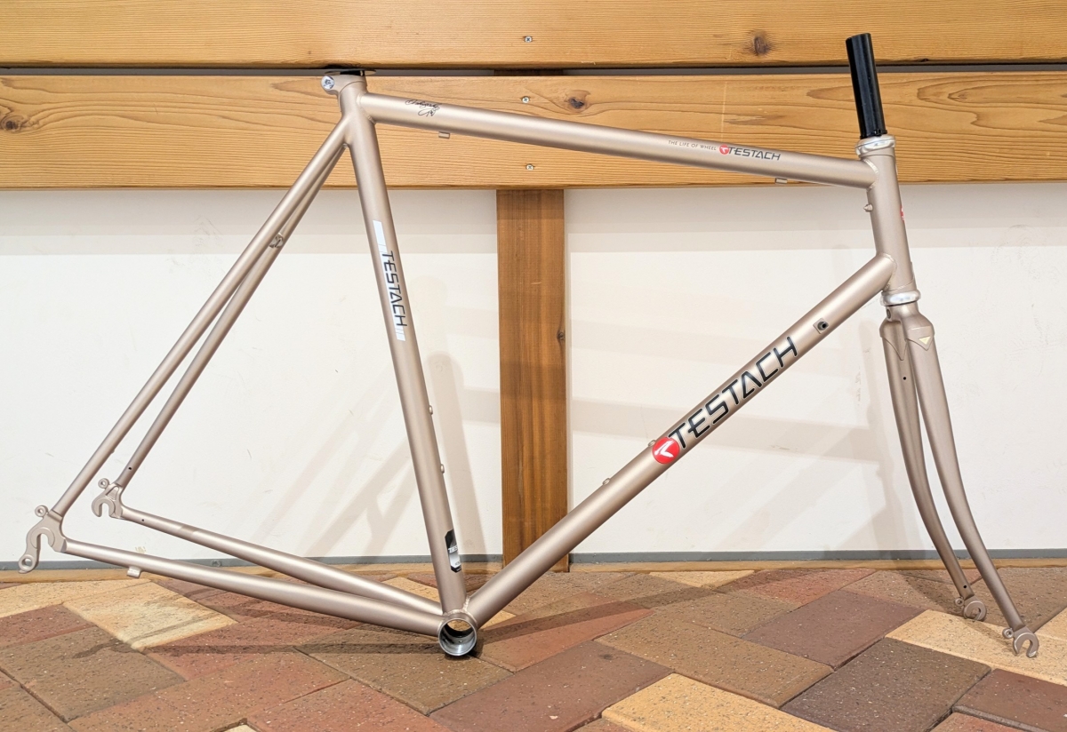 スタッフのお買い物】時代に流されないフレームを買いました。TESTACH