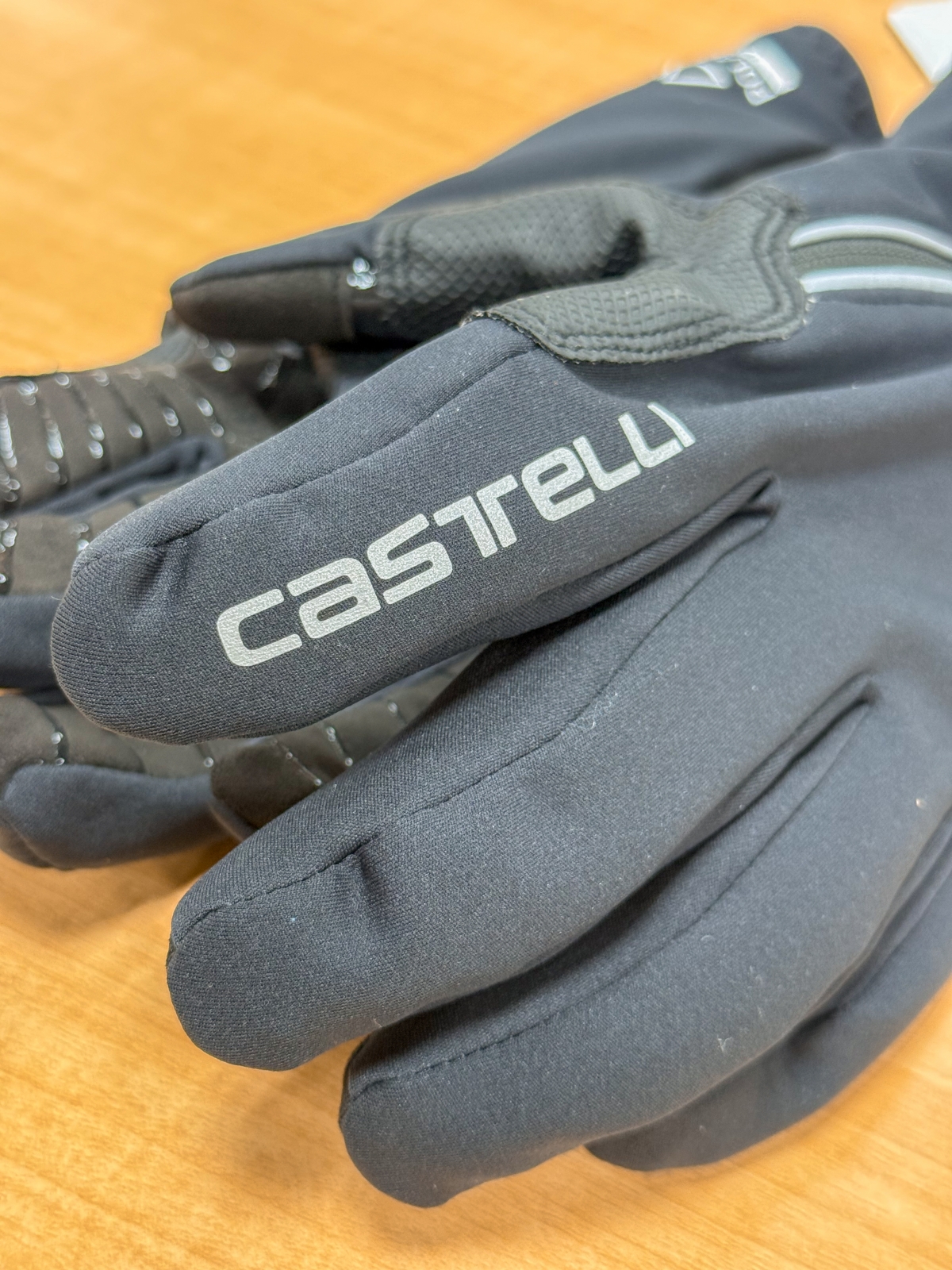 CASTELLI】今から備えておきたい最高のウインターグローブ | 神戸で