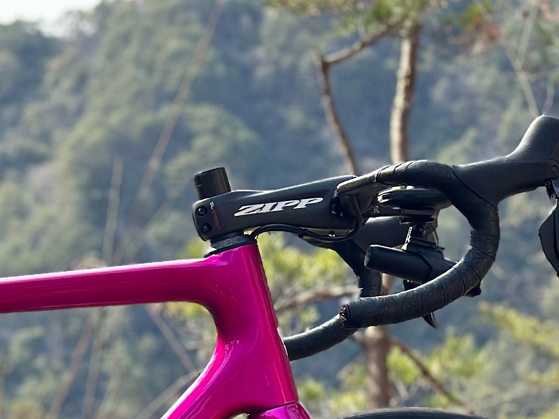 スタッフカスタムブログ】軽さと剛性を求めて「DEDA ALANERA」一体型