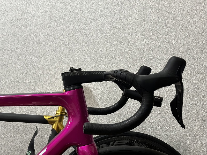 スタッフカスタムブログ】軽さと剛性を求めて「DEDA ALANERA」一体型