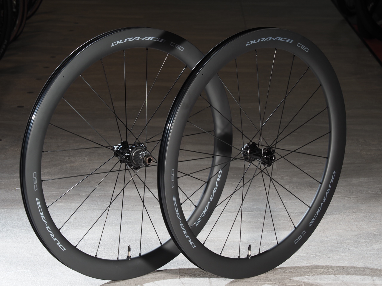 ホイール】12速ユーザー必見！デュラエースの万能チューブレス、新橋に