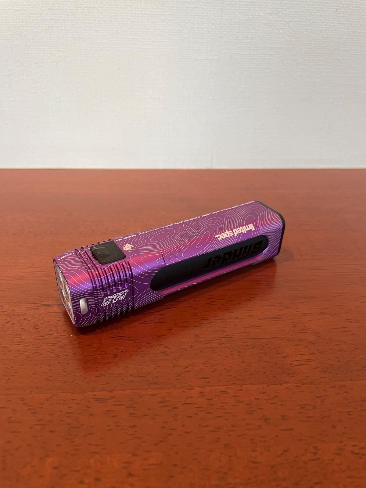 限定カラーknog BLINDER 900 Limited Spec.001とOi CLASSIC BELLを入荷