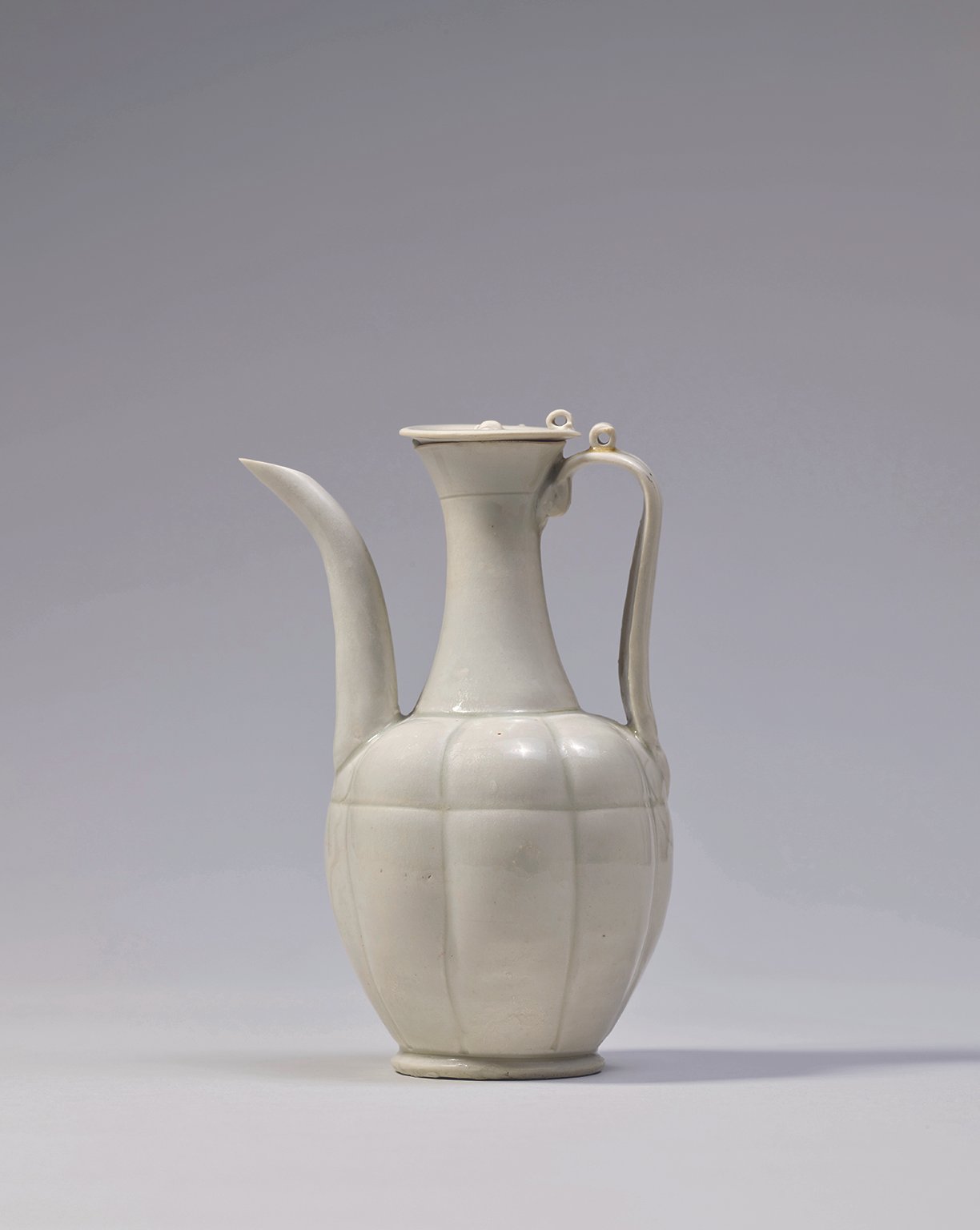 6012 南宋湖田窯白釉瓜稜式帶蓋執壺- 圓國際藝術有限公司