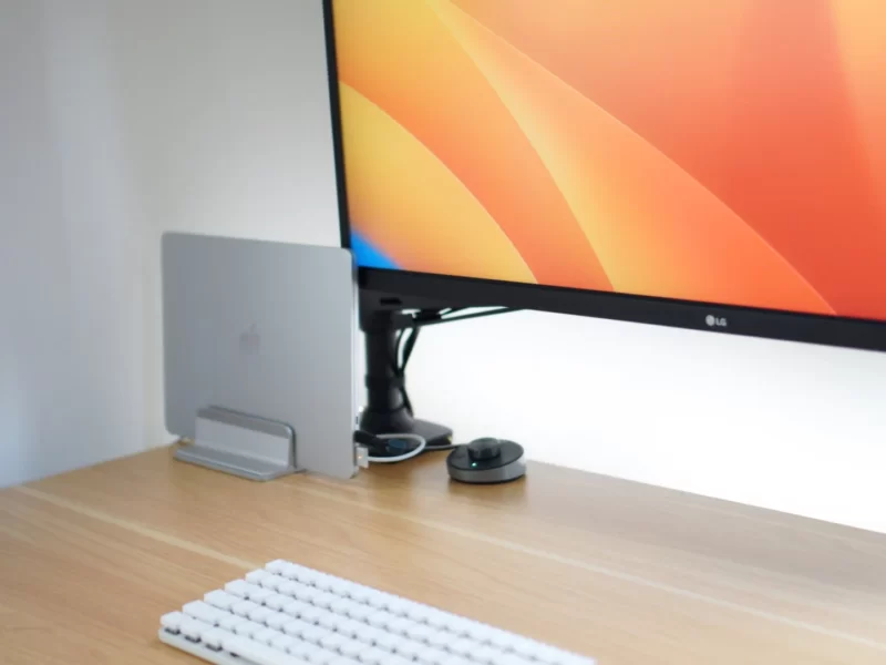 クラムシェルモードでMacBookAir/Proをデスクトップ化！必要な周辺機器