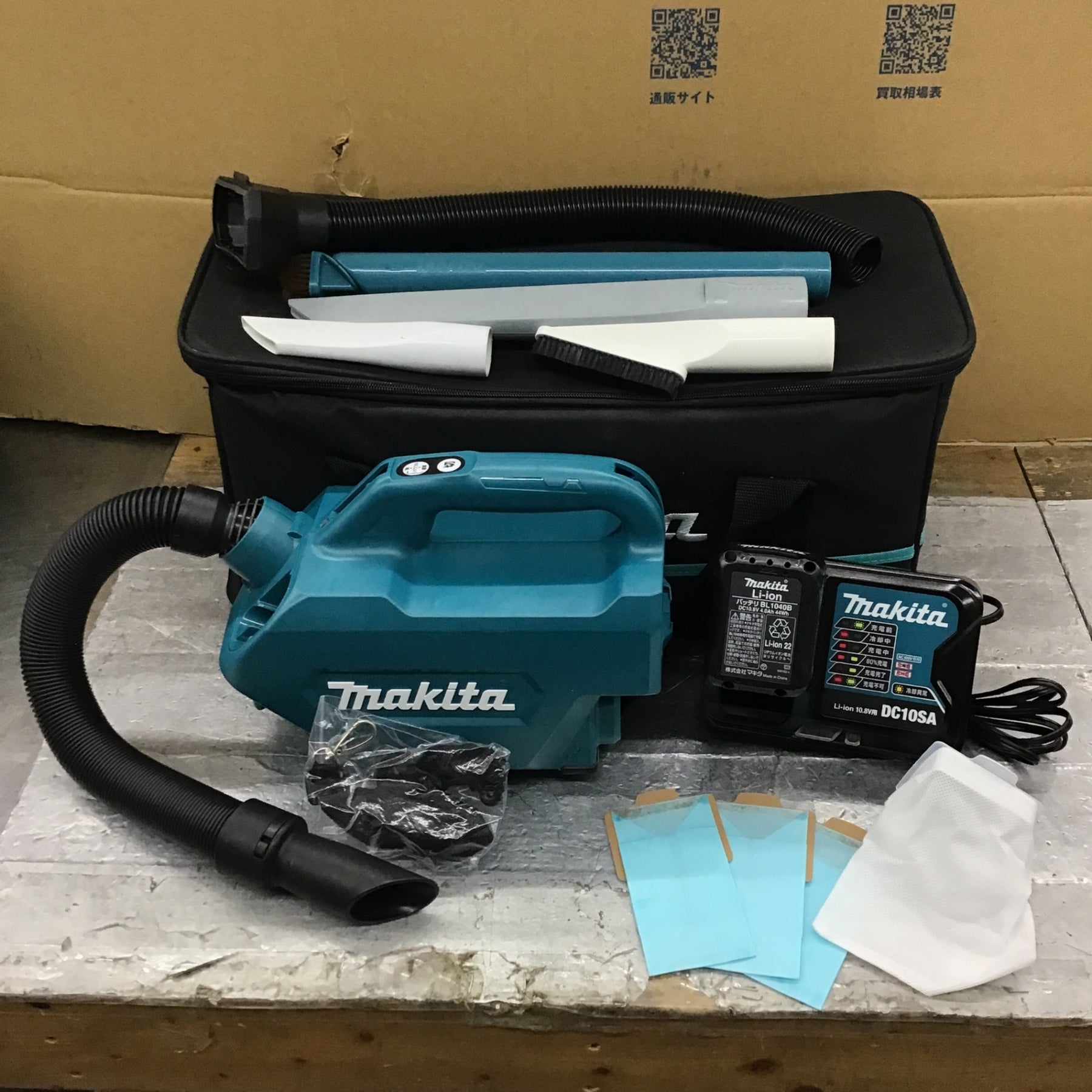 〇マキタ(makita) コードレス掃除機(充電式クリーナー) CL121DSH【所沢