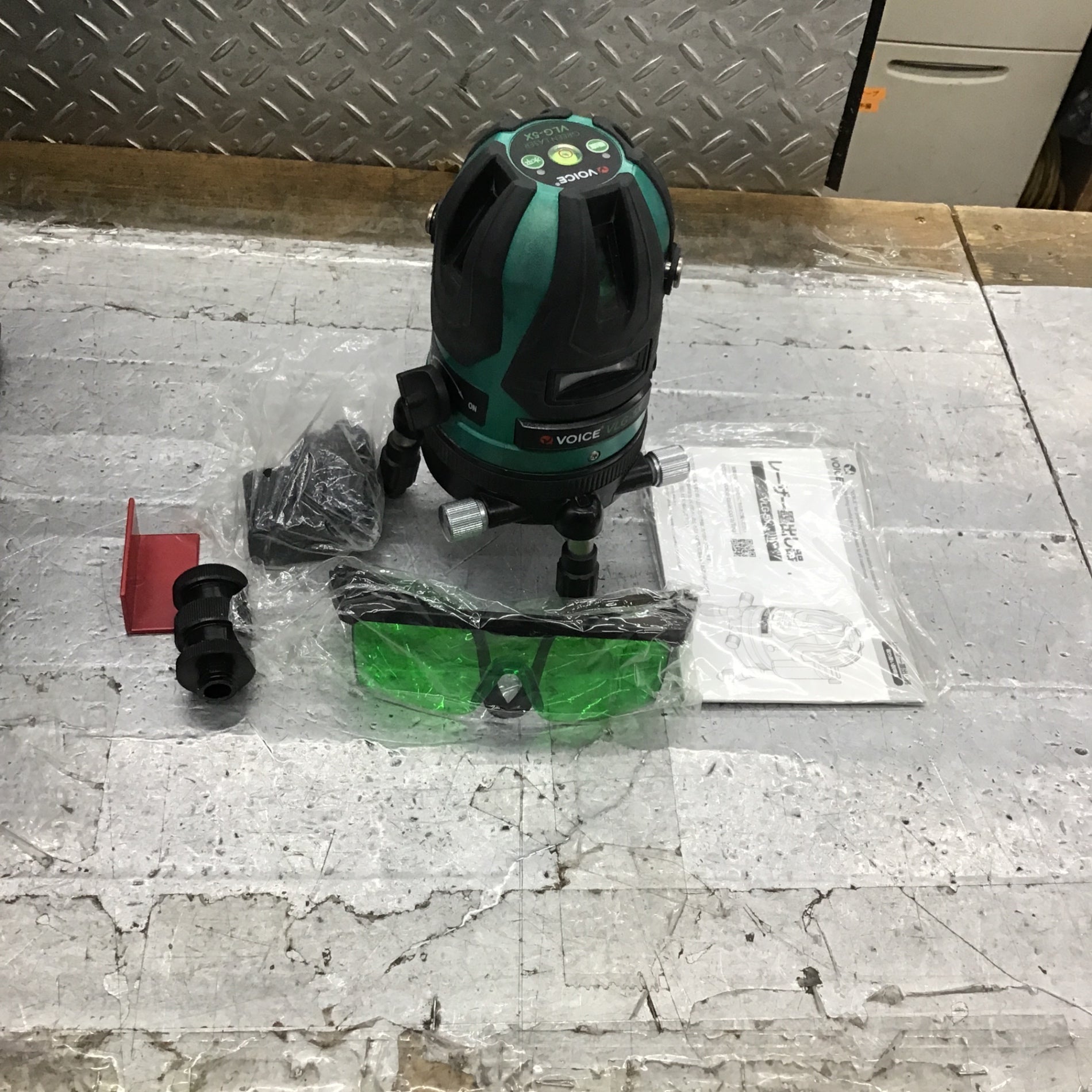 〇VOICE レーザー墨出し器 5ライングリーンレーザー 矩十字・横 VLG-5X