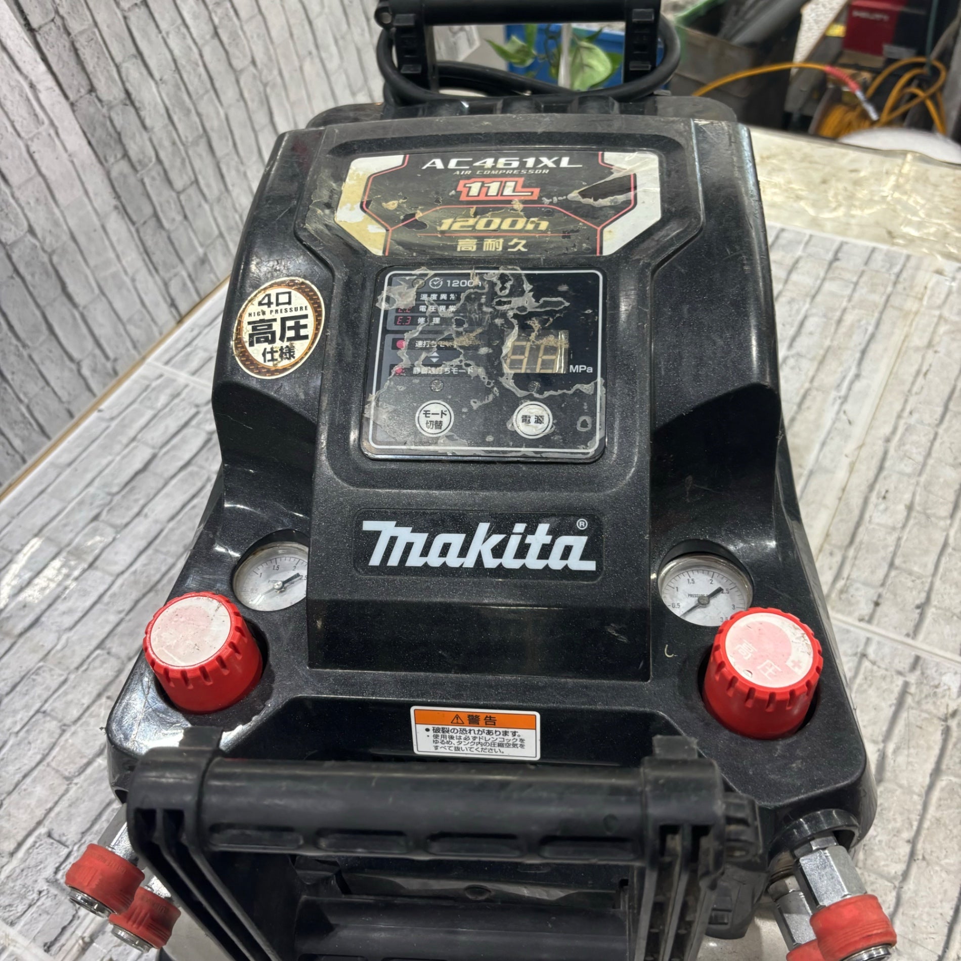 ☆マキタ(makita) 常圧/高圧エアコンプレッサー AC461XLB【川口店