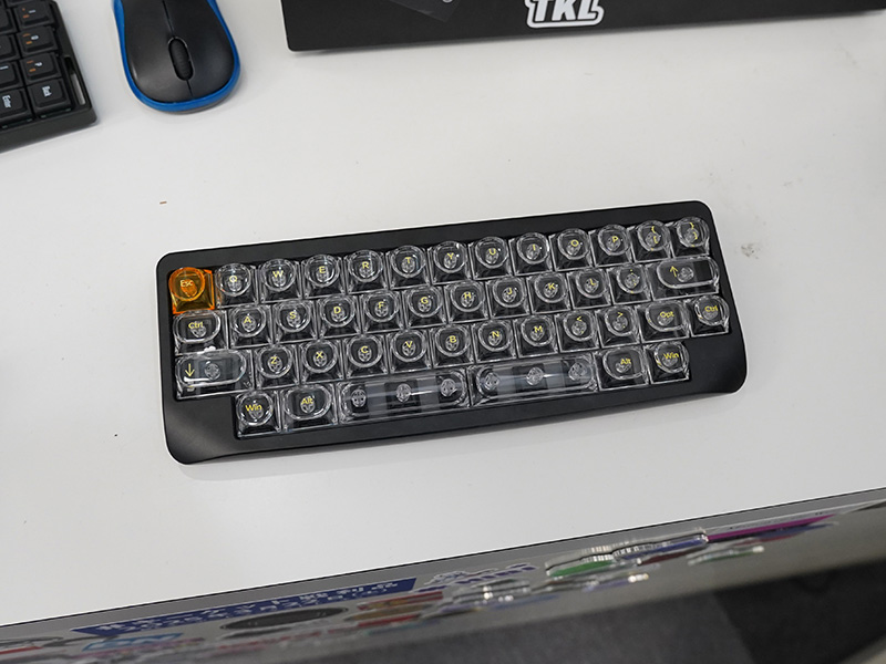 数字行を省略したコンパクトな40%キーボード自作キット「Agar Mini」が